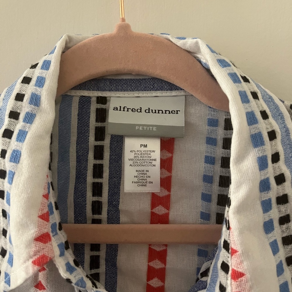 Alfred Dunner size PM button up short or light jacket - Picture 2 of 3